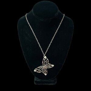 🌻10/$25 - Silver Tone Necklace w/ Large Butterfly Pendant